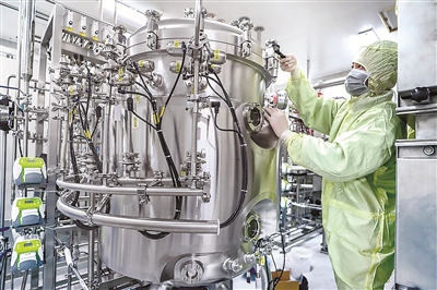 新冠疫苗研發的中國路徑 從國家戰略到日用品技術研發的啟示